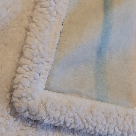 Disney Mickey & Minnie Throw - Picture 10 of 15